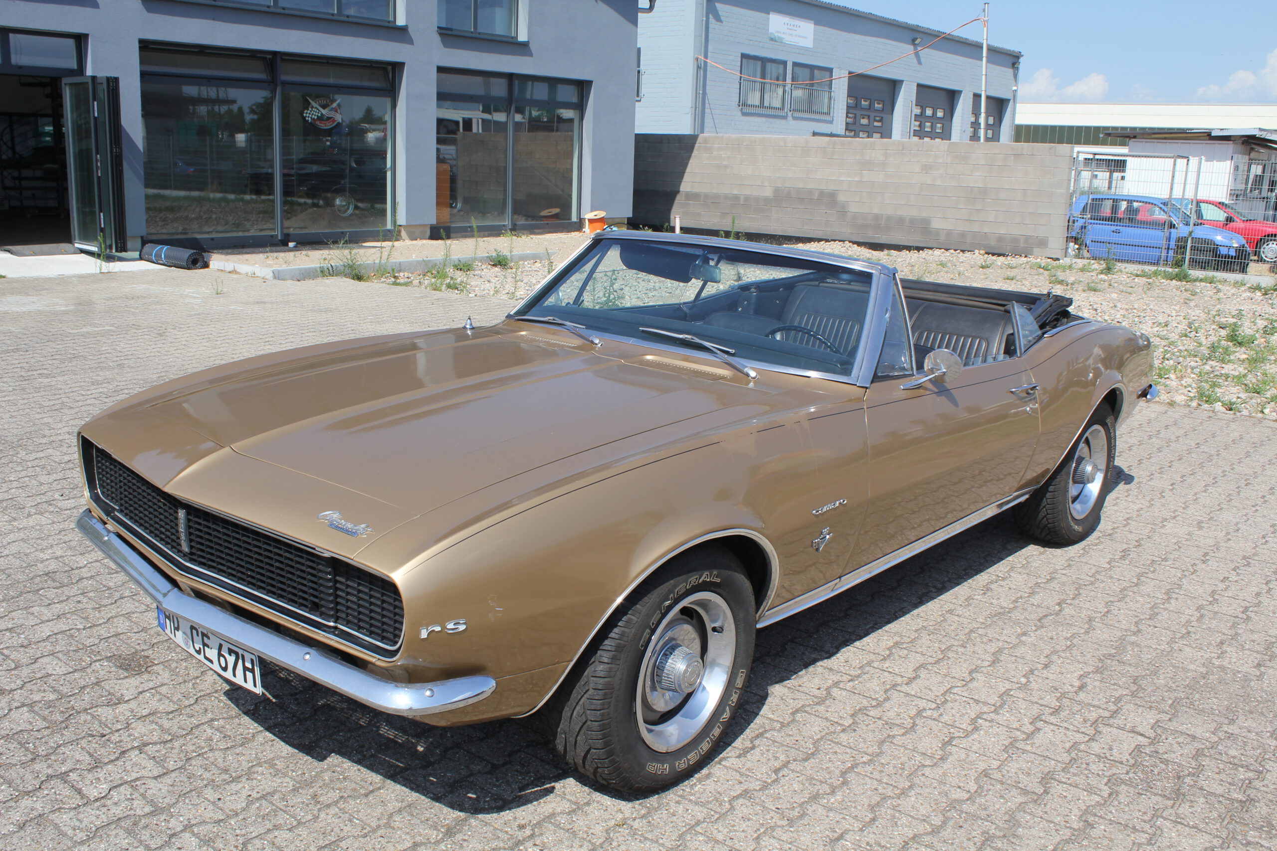 1967 CAMARO RS "GOLDY" Der Camaro RS wurde als stilvolles, sportliches Modell einge